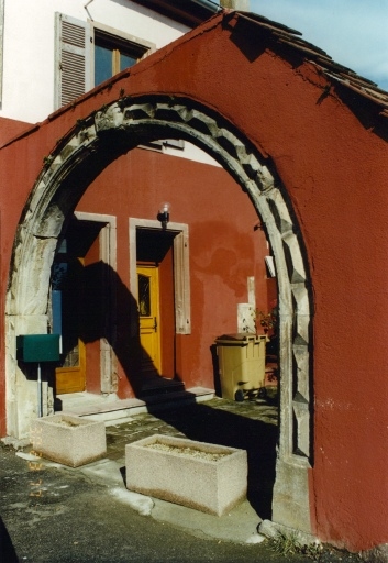 Portail de la cour, 4e quart 16e siècle.