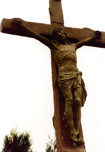 Détail de la croix de cimetière.