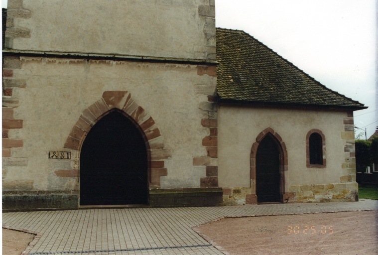 Base du clocher et bas-côté sud.