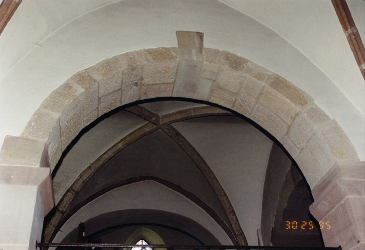 Chapelle latérale nord. Arc séparant le collatéral et la chapelle, vers l'Est.