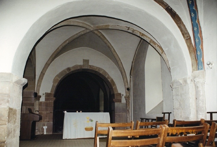 Chapelle latérale nord. Vue depuis l'Est de la partie restituée en 1976.