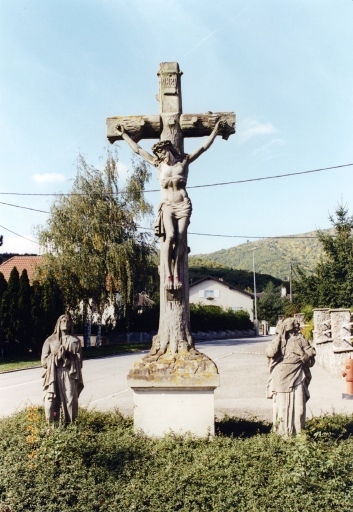 Vue d'ensemble du calvaire, refait en 1924 par E. Romel.