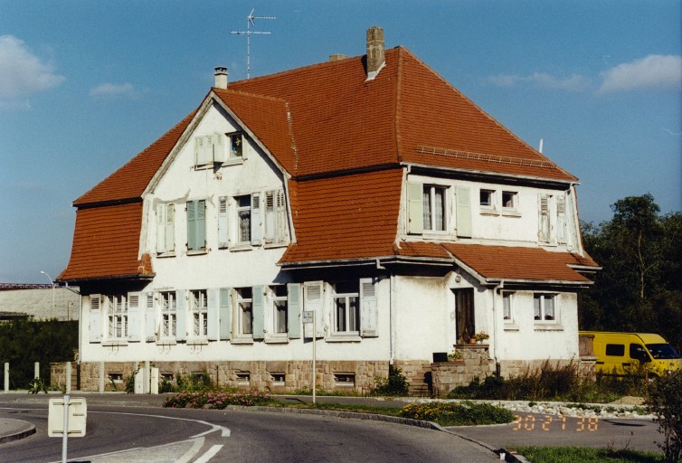 Maison d'ouvriers. Vue de trois-quarts depuis le sud-ouest.