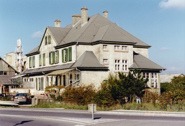 Maison d'ouvriers. Vue de trois-quarts depuis le nord-est.