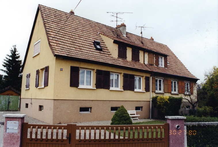 Maisons jumelles. Vue de trois-quarts depuis le sud ouest.