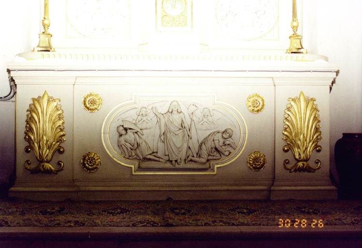 Détail du devant d'autel sud, décor en bas-relief (Résurrection du Christ).