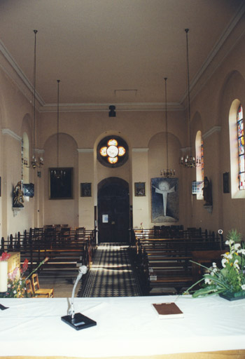 Vue intérieure de la nef depuis le choeur.