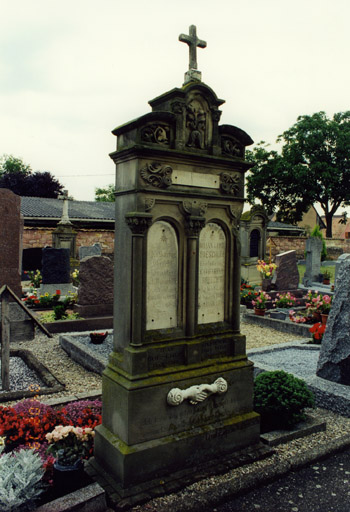 Monument sépulcral de K. Obrecht et J. G. Boeschlin. Vue d'ensemble.