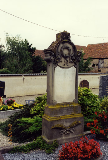 Monument sépulcral d'Amélie et de Marie Bollenbach. Vue d'ensemble.