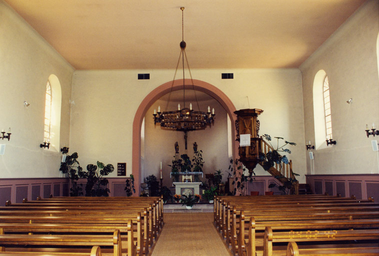 Vue intérieure vers le choeur.