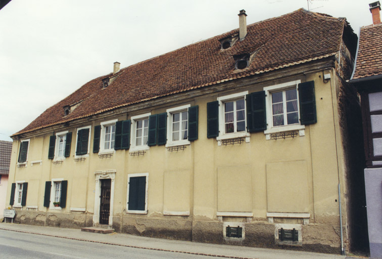 L'élévation sur rue.