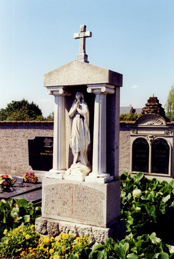 Vue d'ensemble du monument sépulcral de la famille Kunegel.