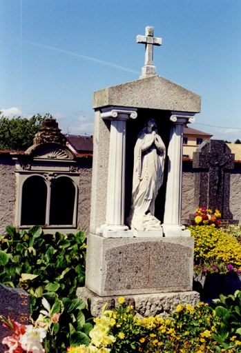 Vue d'ensemble du monument sépulcral de la famille Kunegel.