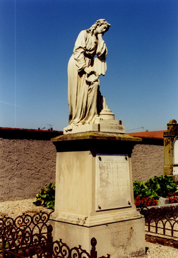 Vue d'ensemble du monument sépulcral de G. Vonthron et J. Kunegel.