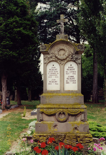 Vue d'ensemble du monument sépulcral de Jean Rebert.