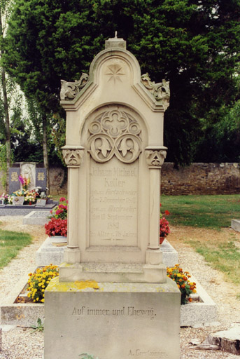 Vue d'ensemble du monument sépulcral de J. M. Keller.