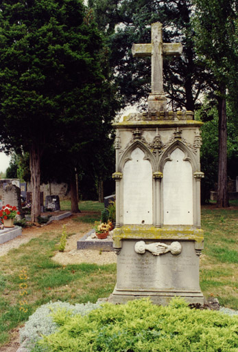 Vue d'ensemble du monument sépulcral de J. J. Ritzenthaler.