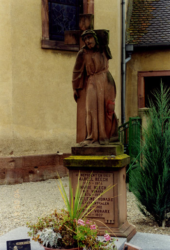 Vue d'ensemble du monument sépulcral de la famille Reech.