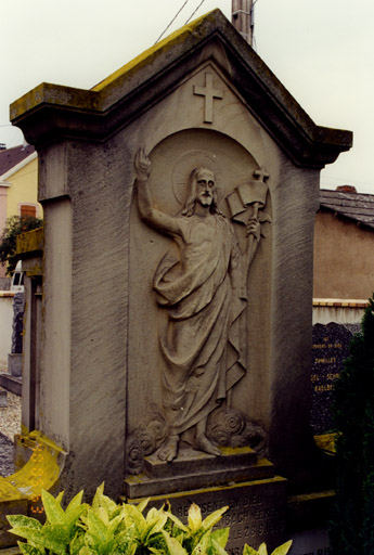 Vue d'ensemble du monument sépulcral de M. Rinckenbach née Rehm.