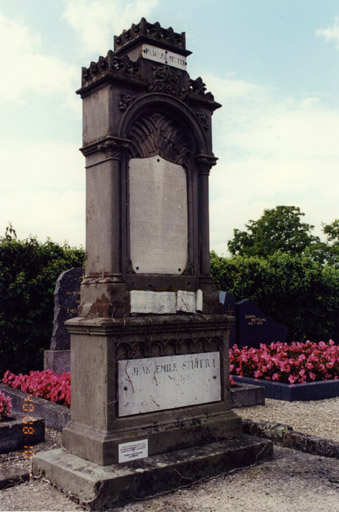 Vue d'ensemble du monument sépulcral du couple Sitter-Keller.