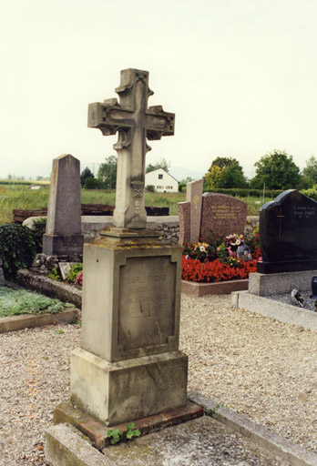 Vue d'ensemble du monument sépulcral du pasteur K. Fuchs.