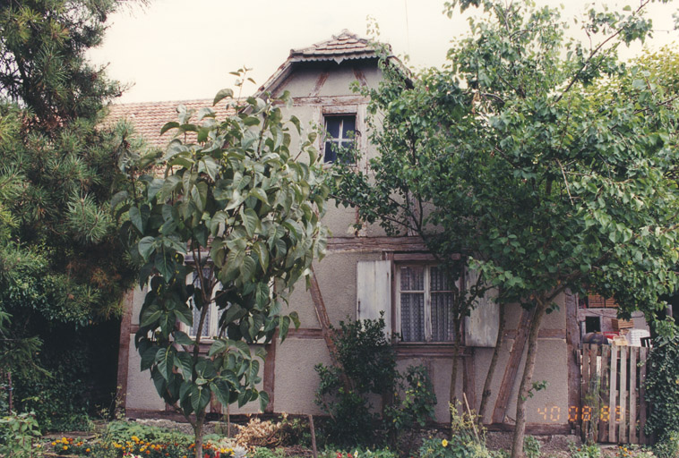 Vue de face de la maison, 15 rue des Commandos.
