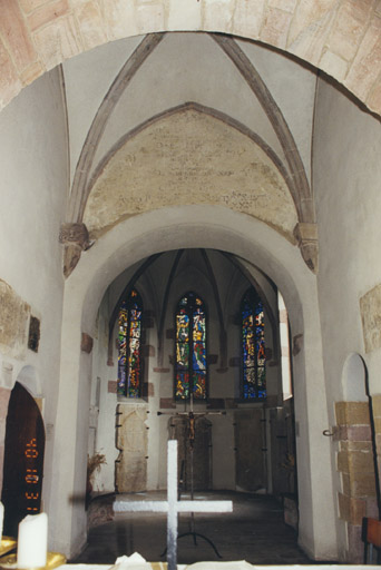 Vue intérieure depuis le rez-de-chaussée de la tour vers le choeur.