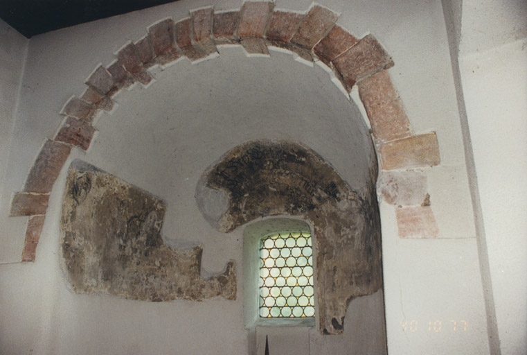 Vue intérieure partielle de l'absidiole de la chapelle sud.