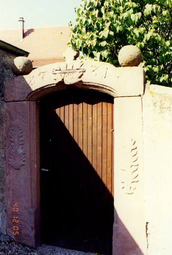 La porte du cimetière. Vue d'ensemble.