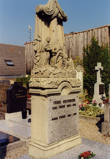 Monument sépulcral de la famille Frieh-Hechinger. Vue d'ensemble.