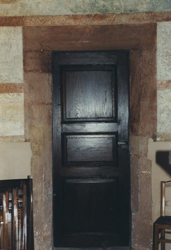 La porte de la sacristie.