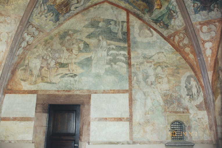 Vue d'ensemble du mur nord du choeur. Première scène de la vie de saint Marguerite : Marguerite rencontre le gouverneur Olibrius. La pluie de Manne (au-dessus de l'armoire eucharistique).