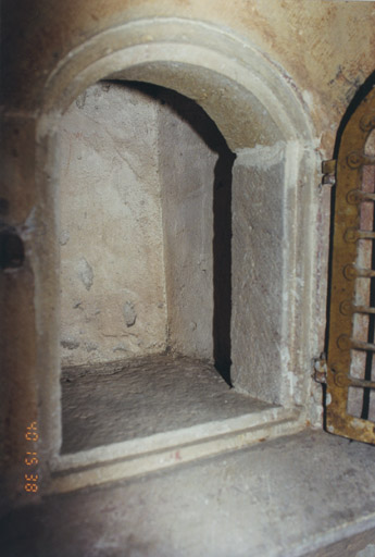 Vue de l'armoire ouverte.