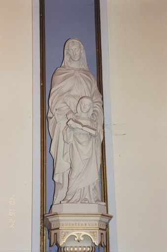 Statue de l'Education de la Vierge. Vue d'ensemble de face.