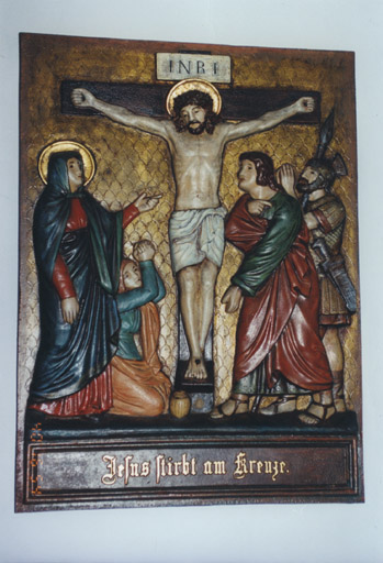 Relief 1 : crucifixion. Vue d'ensemble de face.