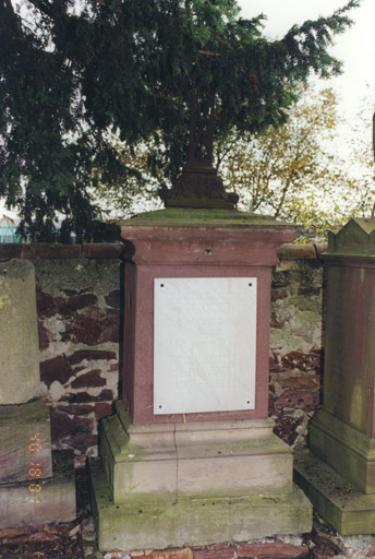 Monument sépulcral de la famille Pougnet. Vue d'ensemble.