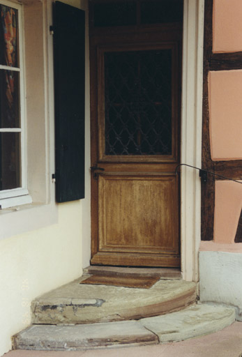 La porte remaniée.