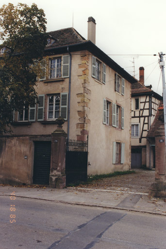 L'aile est. Vue depuis la rue.