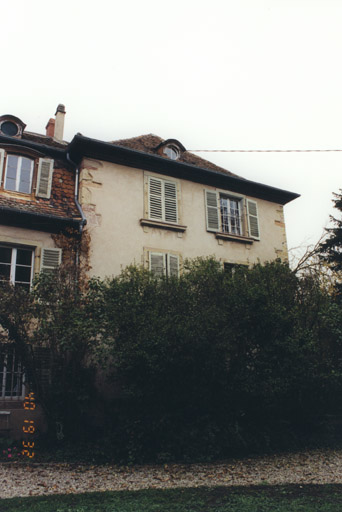 Vue à partir du parc. L'aile est.