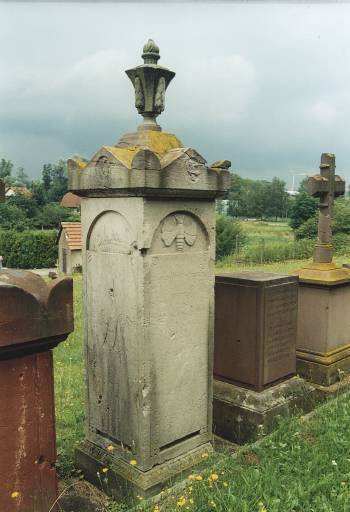 Tombeau de la famille Laforge (No 6)