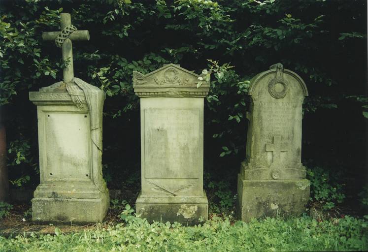 Tombeau de Michael Bressel et Madeleine Schenel, 1880, tombeau de la 2e moitié du 19e siècle, par J. Seitenather, tombeau d'Antoine Fault, 1875.