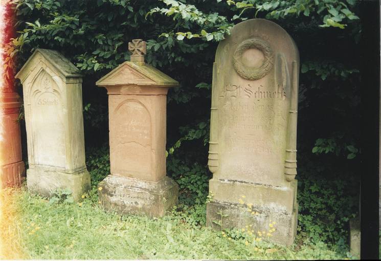 Tombeau de B. Schmeltz, 1859 (?), tombeau de Louis Schmeltz, 1857, tombeau de F. I. Schmeltz, 1856 (?).