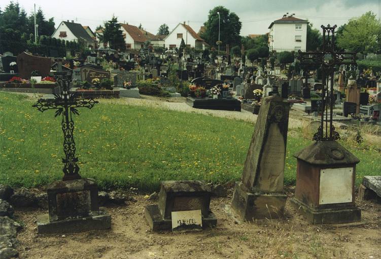 Croix funéraire d'Anne Jaeger, 1929, tombeau d'Henri Klipffel, 1875, croix funéraire de Françoise Klipffel née Fehr, 1861.