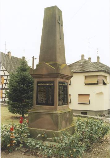 Monument aux morts signé par Bohl, 2e quart du 20e siècle.