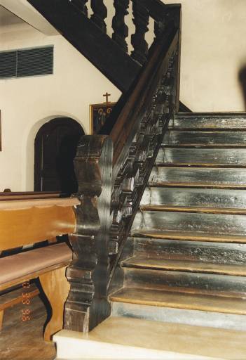 Escalier côté ouest de la tribune.