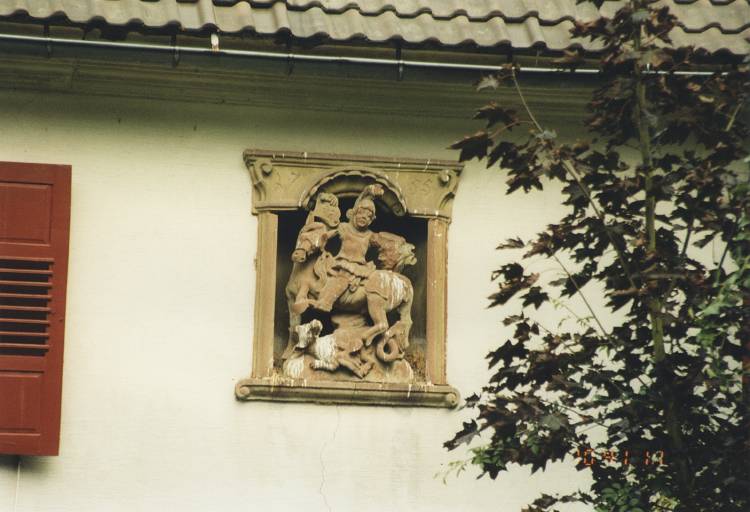 Groupe sculpté en niche : saint Georges