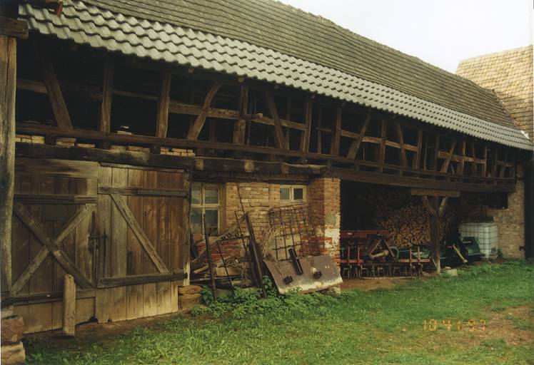 Vue de la dépendance prolongeant le logis.
