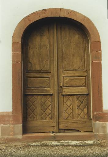 Porte latérale, côté sud.