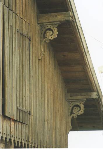Port du Rhin. Atelier datant du port charbonnier (Raab-Karcher), de la fin du 19e ou du début du 20e siècle. Détail d'un des pignons.