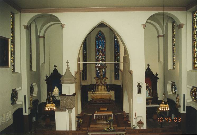 Vue de la nef et du choeur depuis la tribune.